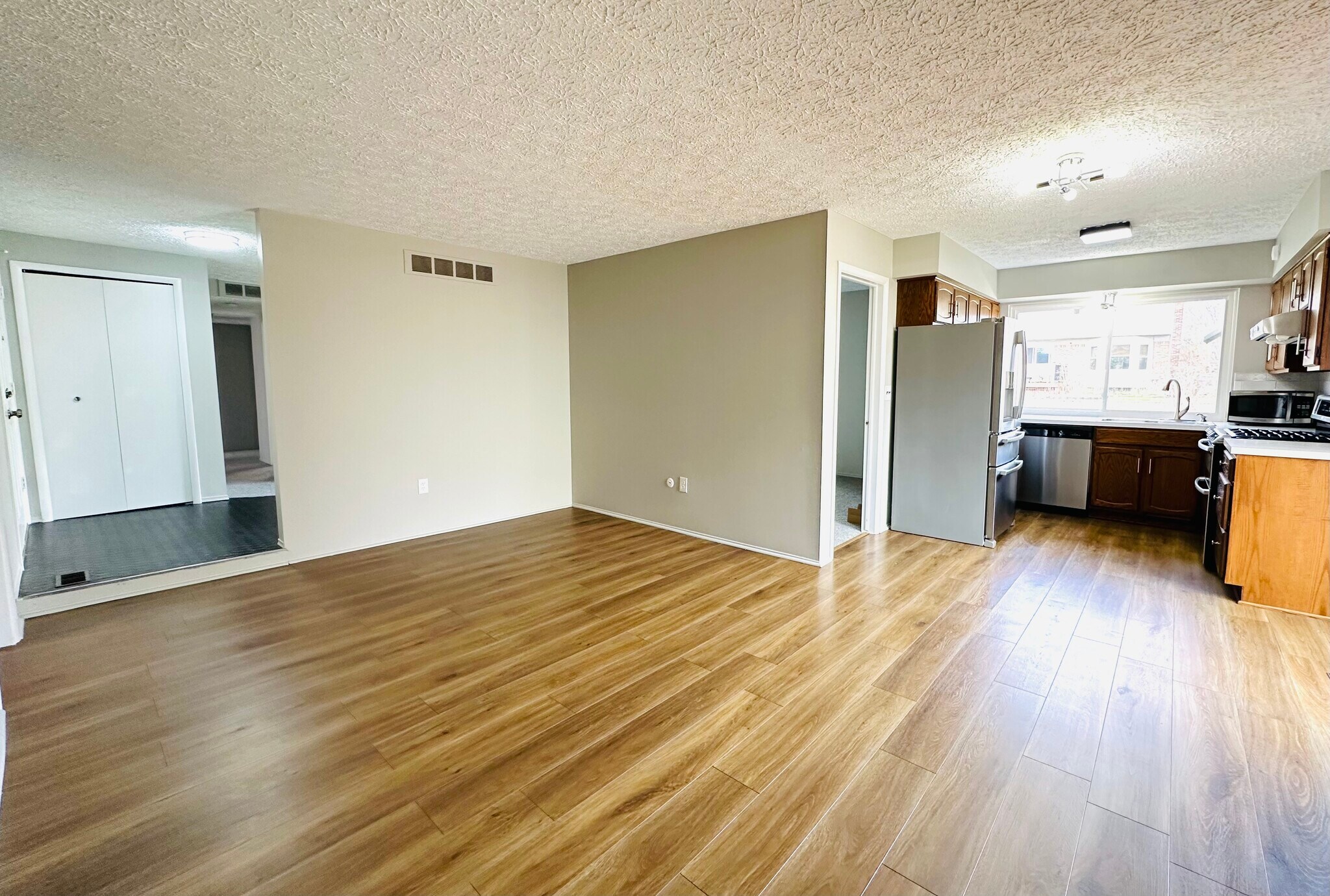 Building Photo - 537 Randall Dr
