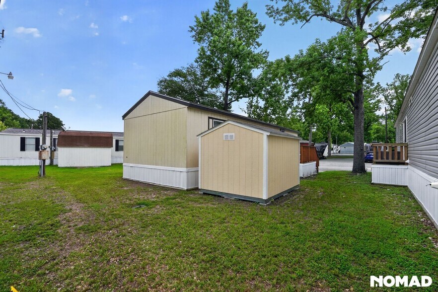 Building Photo - 4206 Pine Ln