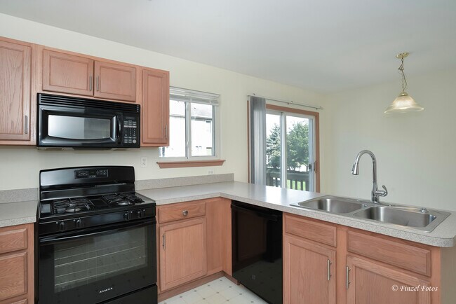 Building Photo - 923 Emerald Dr