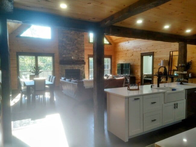 Building Photo - 63 Redwood Ln