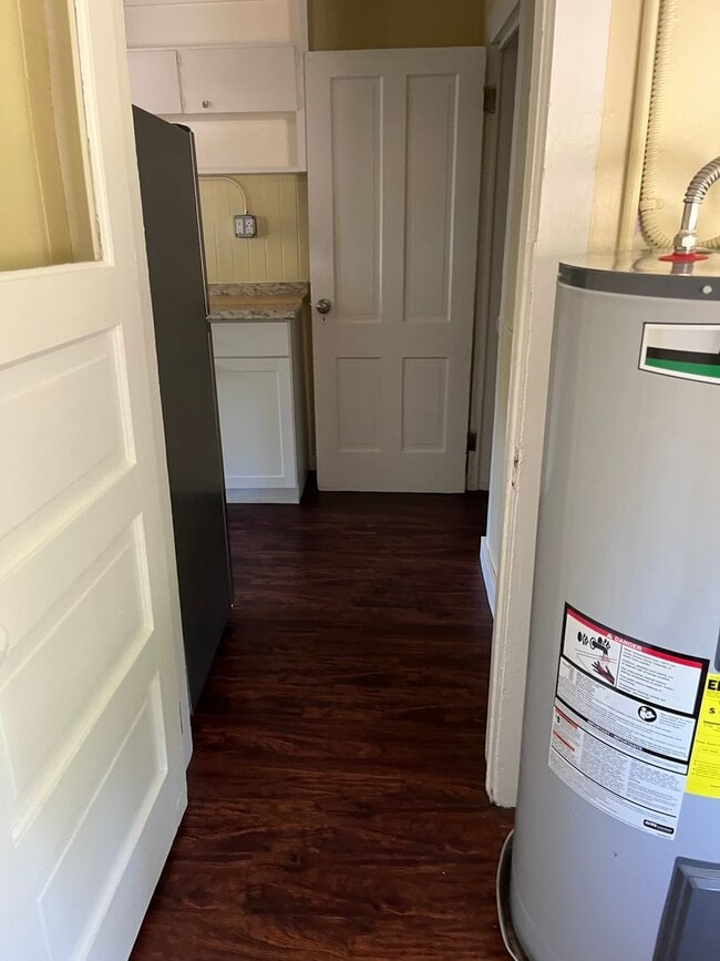 Building Photo - Cute and clean 2 Bedroom 1 Bathroom home in the heart of Roseburg.