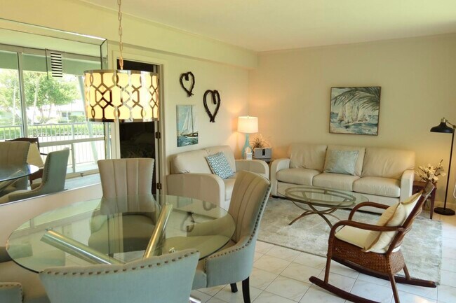 Building Photo - 1221 Hillsboro Mile