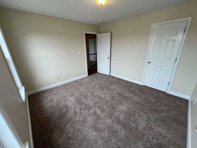 Building Photo - 145 Fiddlers Run Ct