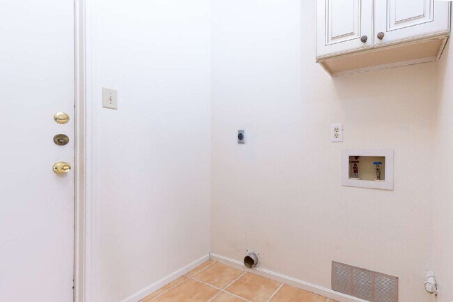 Building Photo - Charming 3-Bedroom Home in Feather Ridge –...