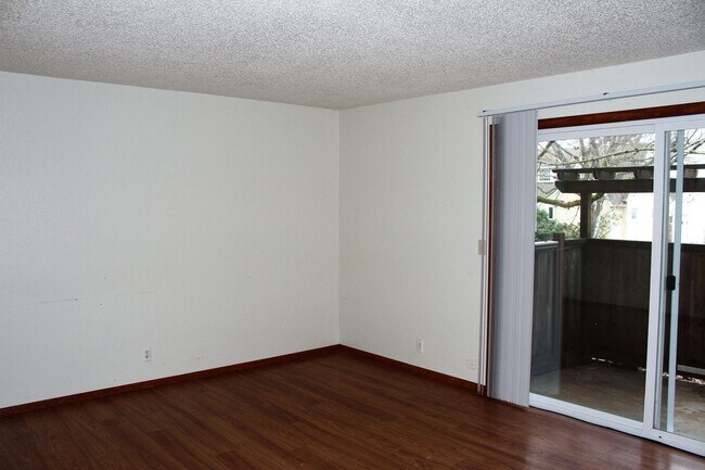 Building Photo - 1BD/1BA Apartment in Awesome Small Complex! Minutes from Downtown!