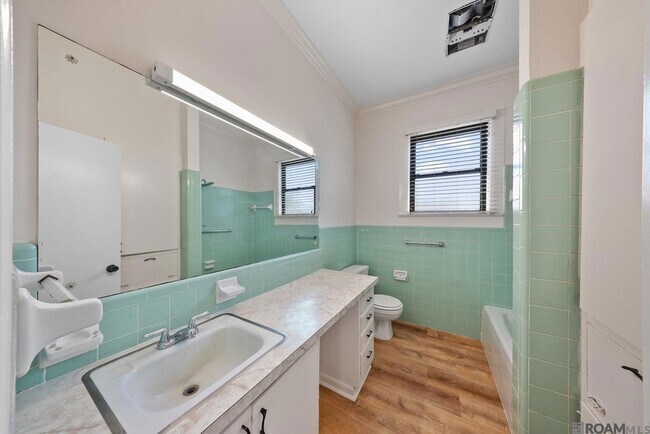 Building Photo - 159 6th St