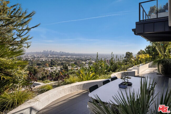 Building Photo - 8080 Laurel View Dr