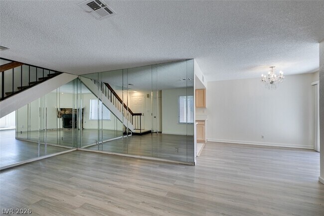 Building Photo - 2127 Pine Breeze Ln