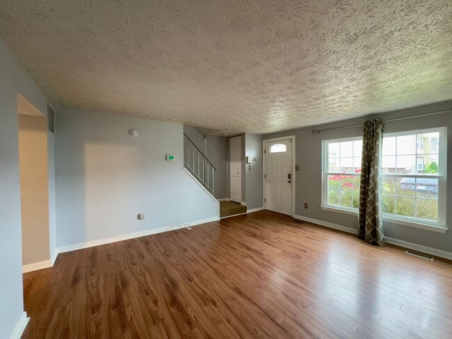 Building Photo - A Spacious 3-Bedroom / 2-Bathroom Apartmen...