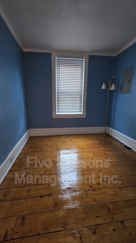 Building Photo - 25 Intervale Ave