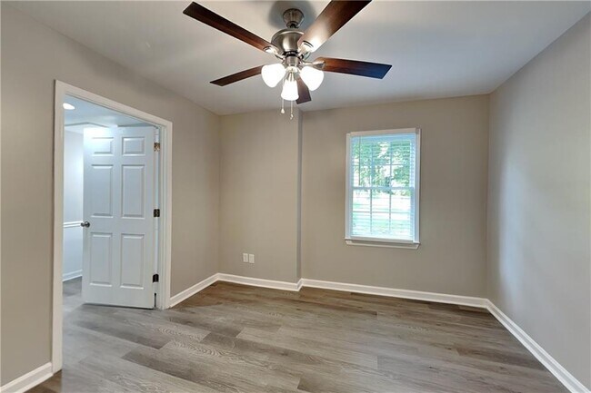 Building Photo - 220 Poppy Tree Ln