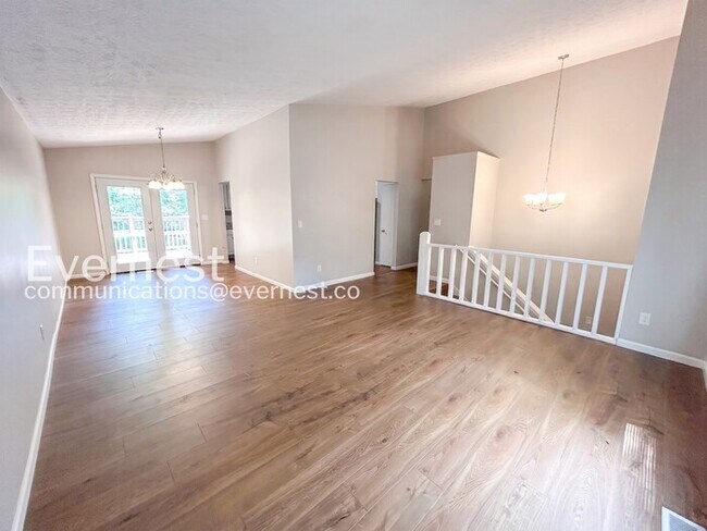 Building Photo - 5 Bed, 3 Bath Home with Garage / Pet-Friendly / Vouchers Accepted / Available Now!