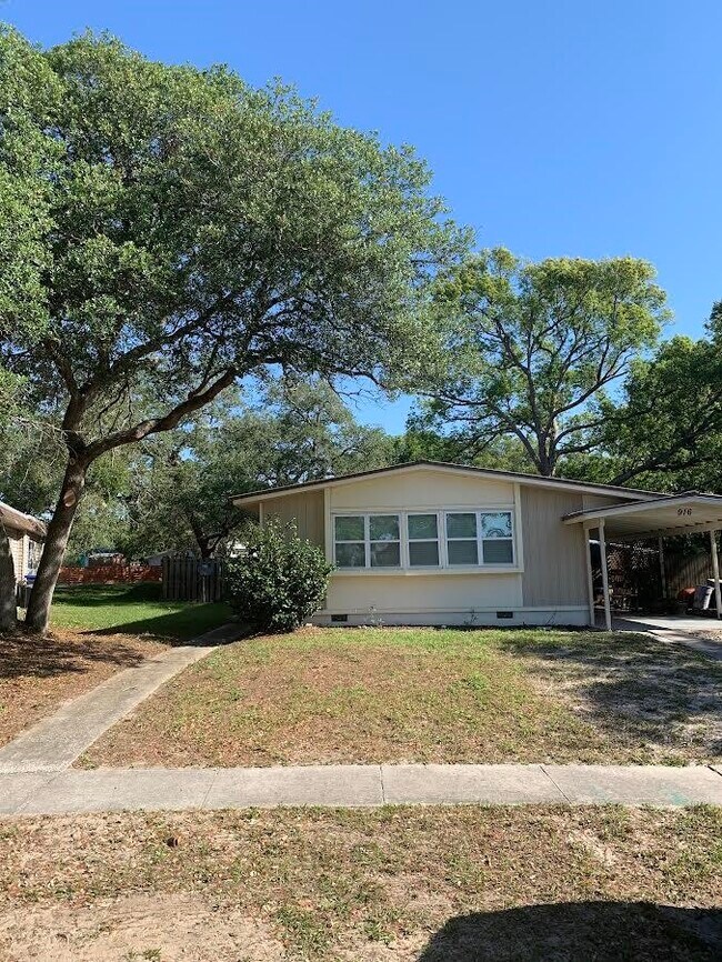 Primary Photo - 916 Palermo Rd