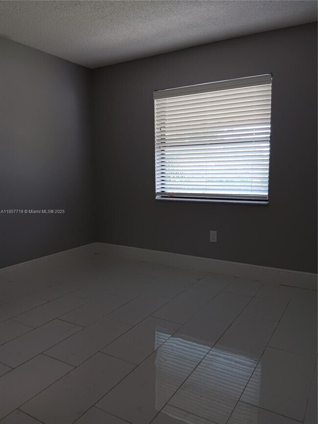 Building Photo - 6040 Shaker Wood Cir
