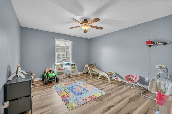 Building Photo - 4 Bedroom 2 Bath Pet Friendly Home For Rent!