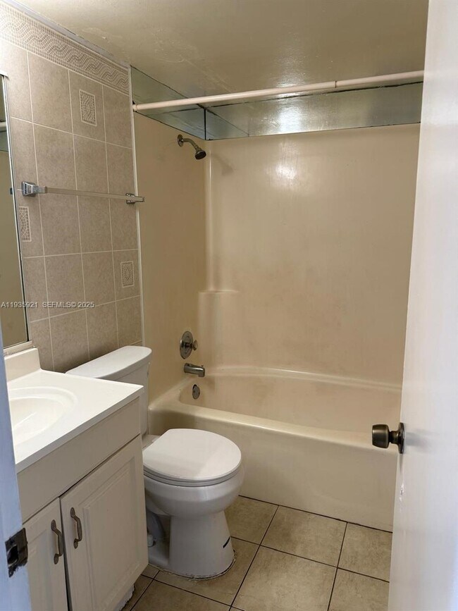 Building Photo - 402 Lakeside Dr