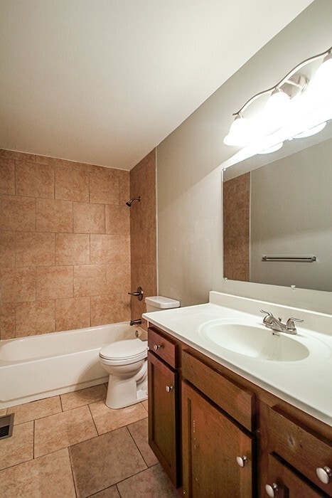 Building Photo - Everything' Is Updated!  4BR, 1BA -  Fully...