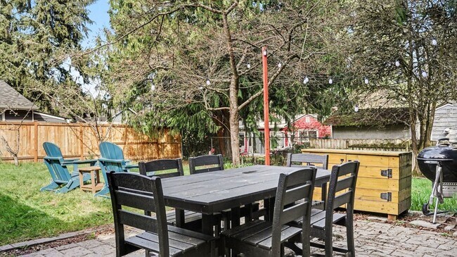 Building Photo - 2Bd/1Ba Shoreline House