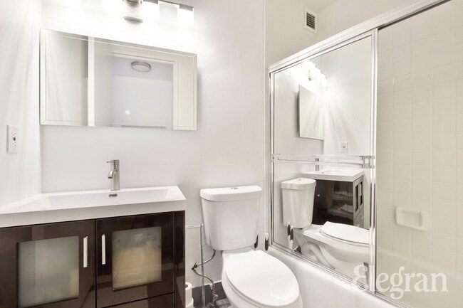 Building Photo - 5 E 22nd St