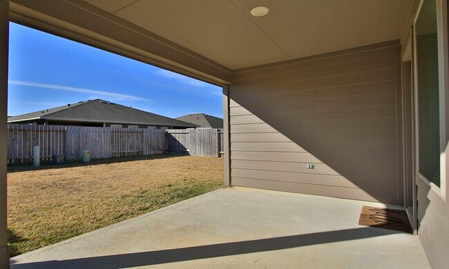 Building Photo - 9905 Gln Brk Ln