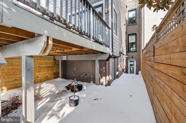 Building Photo - 32 Adams St NW