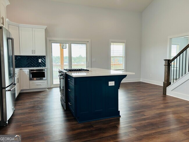 Building Photo - 425 Smokey Rd