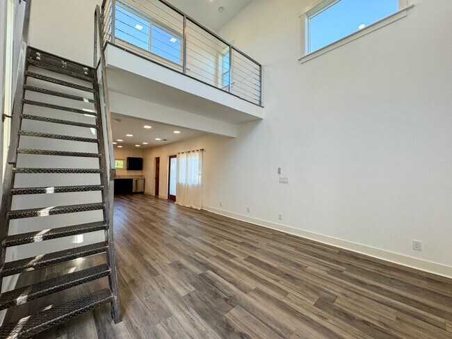 Building Photo - Boyle Heights Stunning Modern Farmhouse