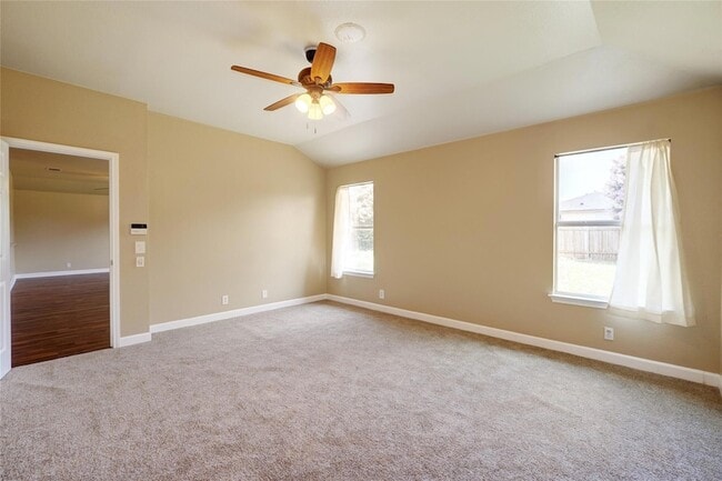 Building Photo - 136 Holmstrom St