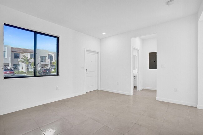 Building Photo - 2542 SE 29th Dr