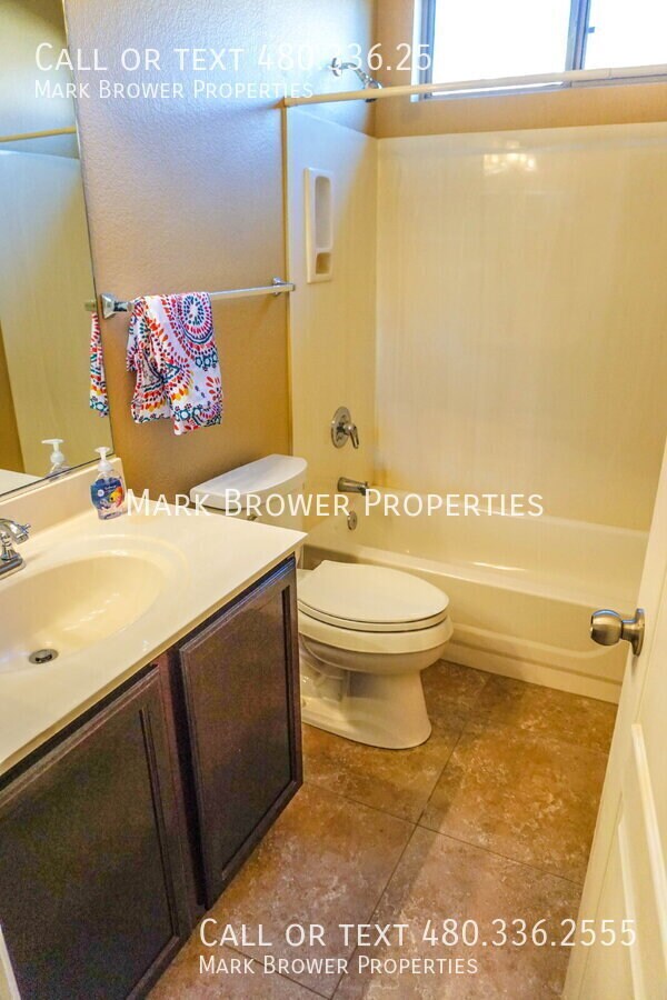 Building Photo - 1362 W Roadrunner Dr