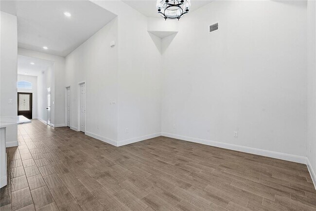 Building Photo - 112 Margarita Dr