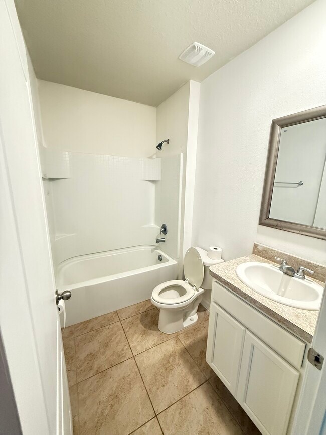 Building Photo - 800 Brooklet Dr