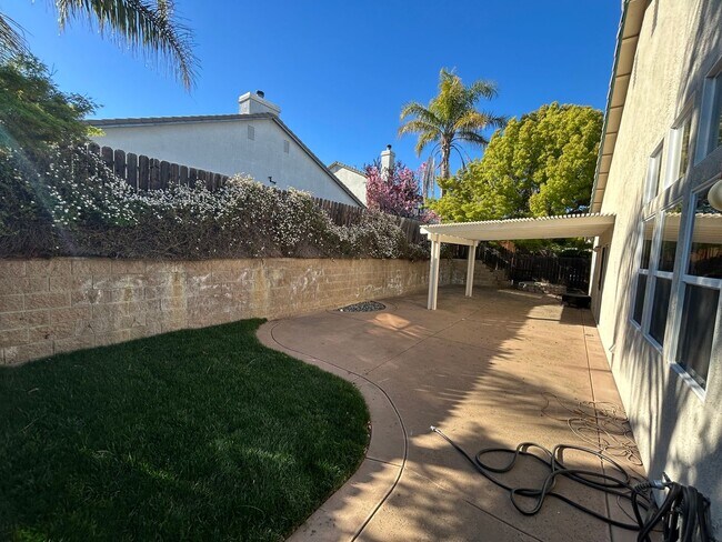 Building Photo - Beautiful 4 Bedroom, 2.5 Bath Deer Valley ...