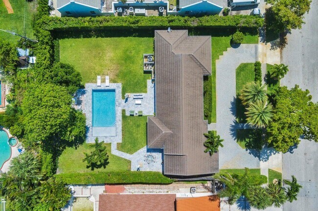 Building Photo - 215 Cortez Rd