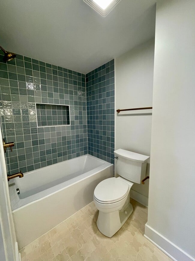 Building Photo - 323 50th Ave N