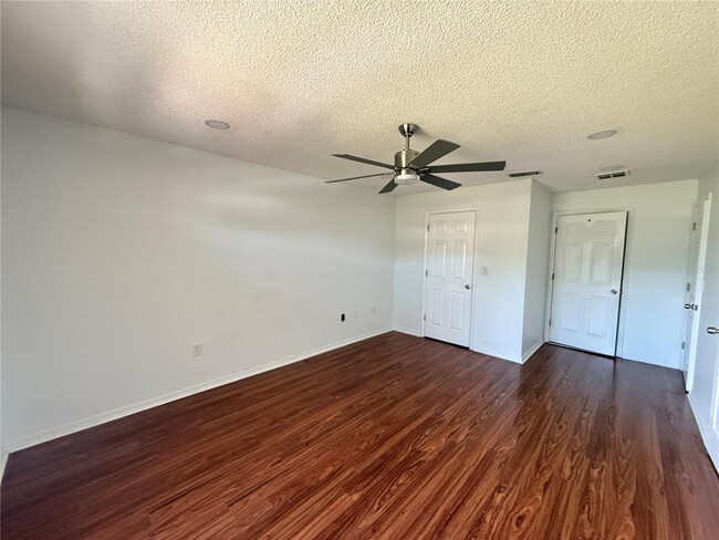 Building Photo - 3900 Oak Pointe Blvd