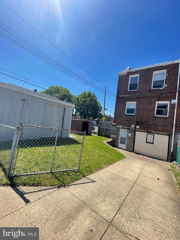 Building Photo - 3157 St Vincent St