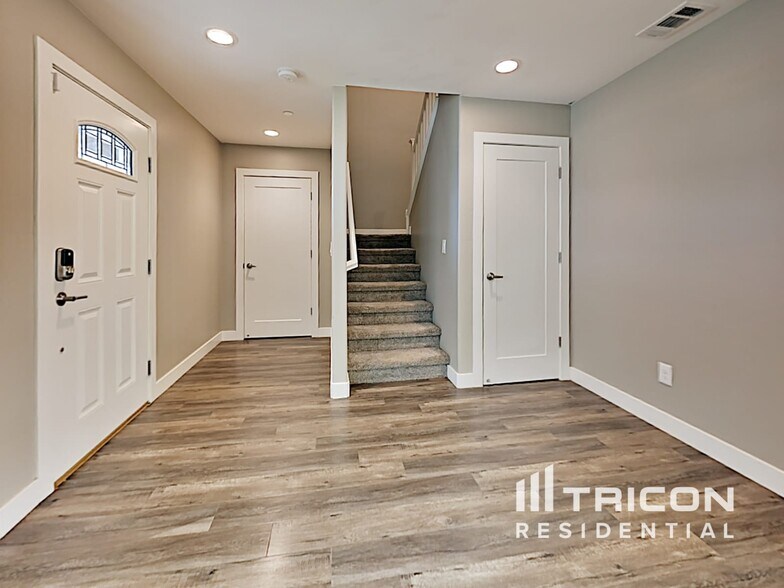 Building Photo - 2371 Coronado Ct