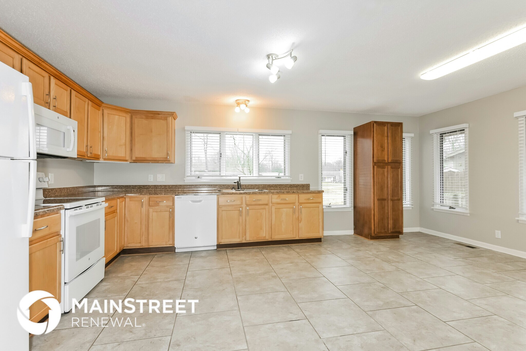 Building Photo - 1655 Woodman Dr