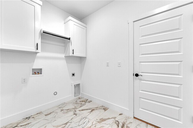 Building Photo - 7001 SW Basswood Ave