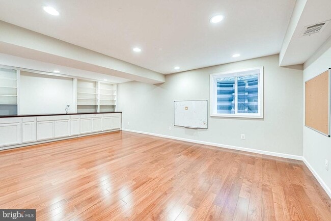 Building Photo - 12127 Holly Knoll Cir