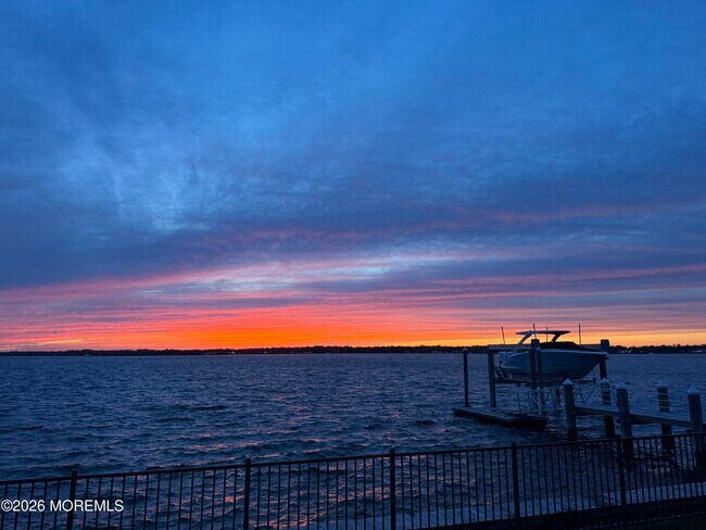 Building Photo - 7 Circle Dr