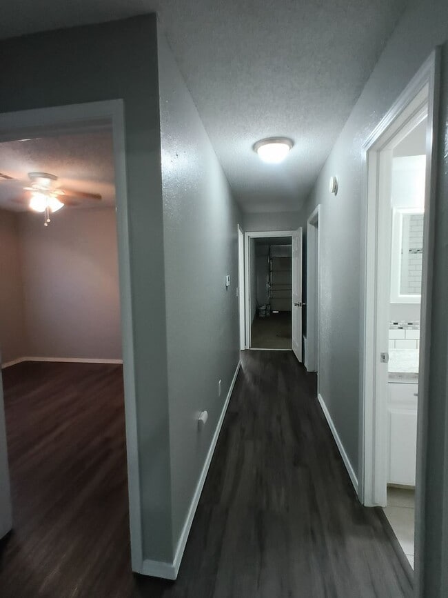 Building Photo - Better Than New! W/appliances!