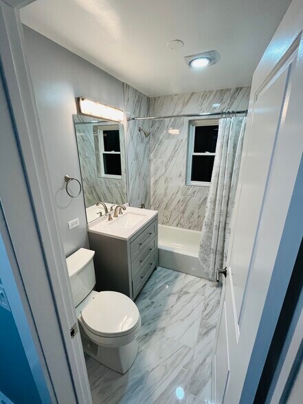 Building Photo - 8212 Kilpatrick Ave