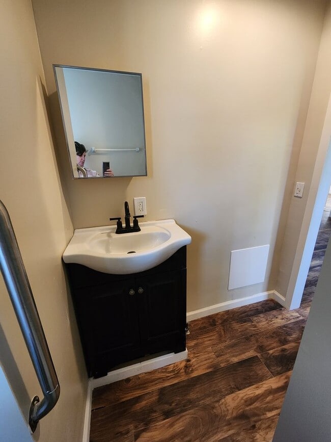Building Photo - Updated 3 Bedroom Ranch style home
