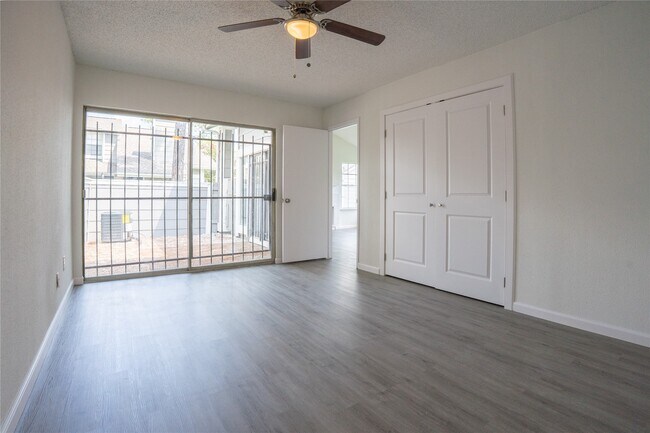 Building Photo - 6324 Shadow Tree Dr
