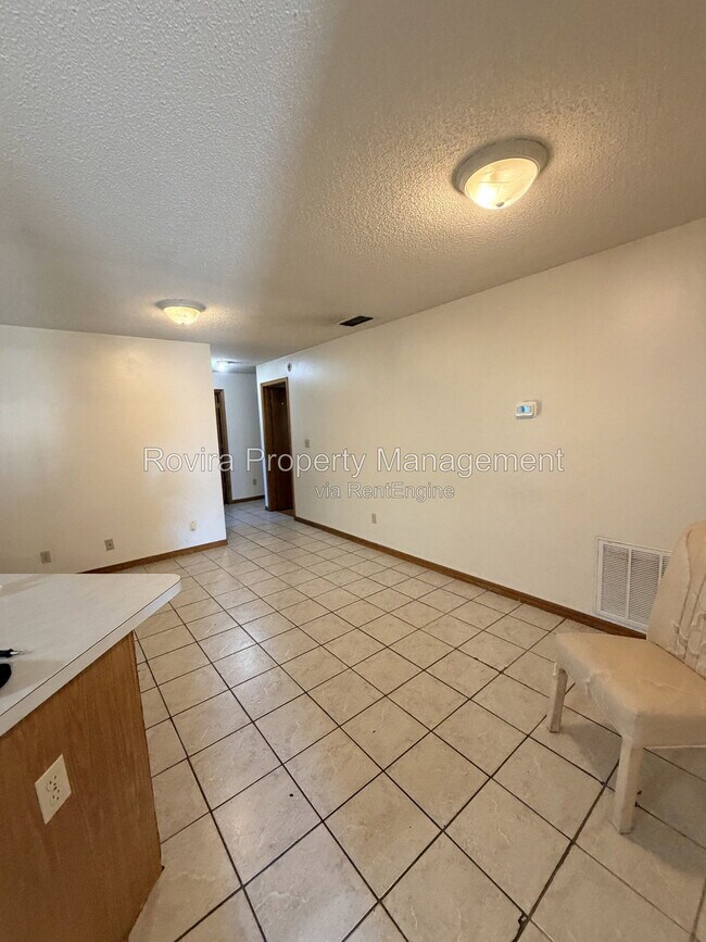 Building Photo - 602 Wallaby Ln