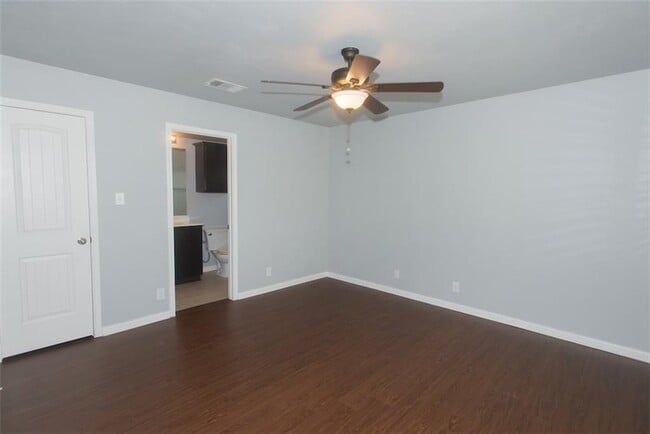 Building Photo - 937 Alamo Plaza Dr