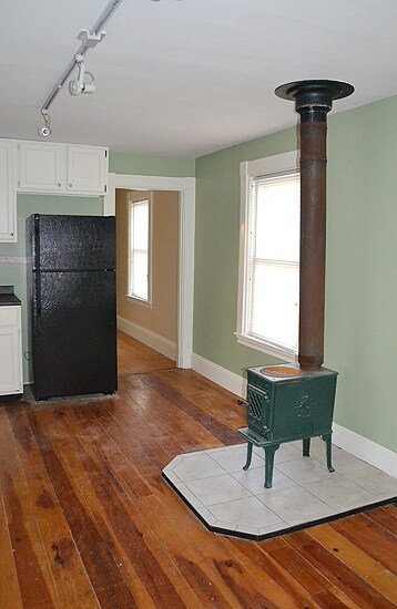 Building Photo - $1600 - 2BRM - 900ft2 - Bangor – Cumberlan...