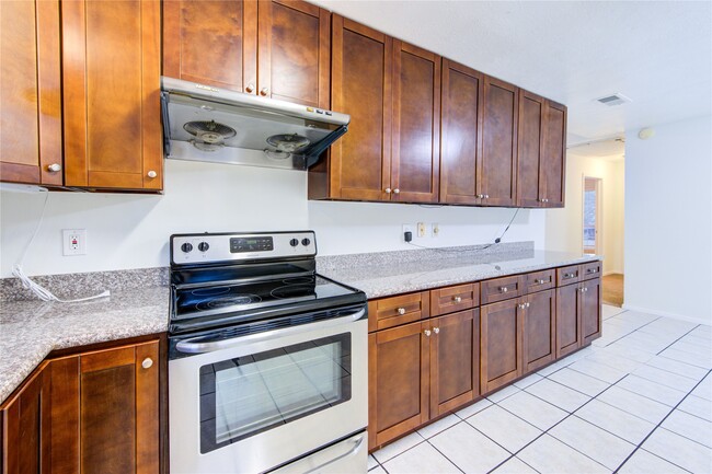 Building Photo - 2215 Squire Dobbins Dr